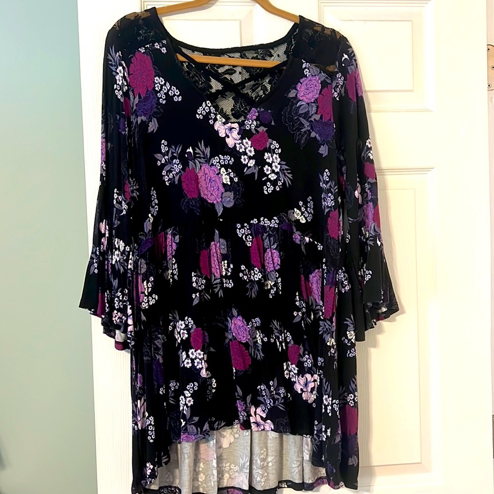 Torrid floral flutter 3/4 sleeve high low shirt